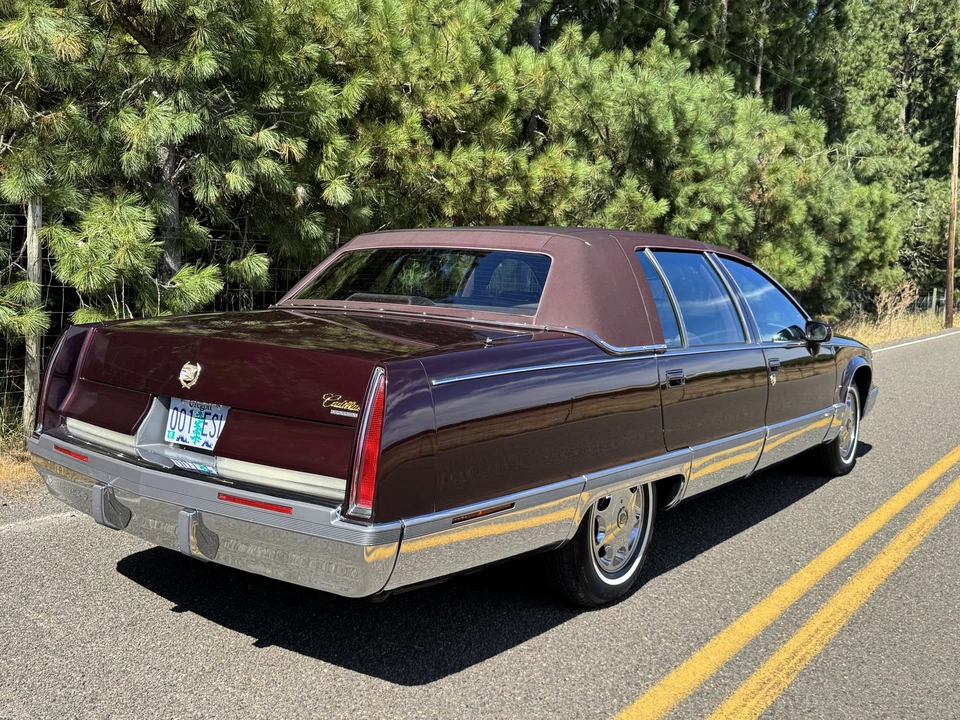 1993 Cadillac Fleetwood - Image 17 of 31