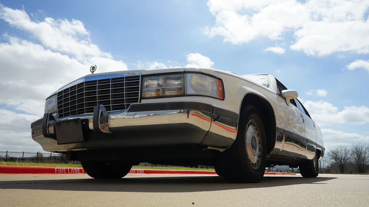 1993 Cadillac Fleetwood - Image 5 of 12