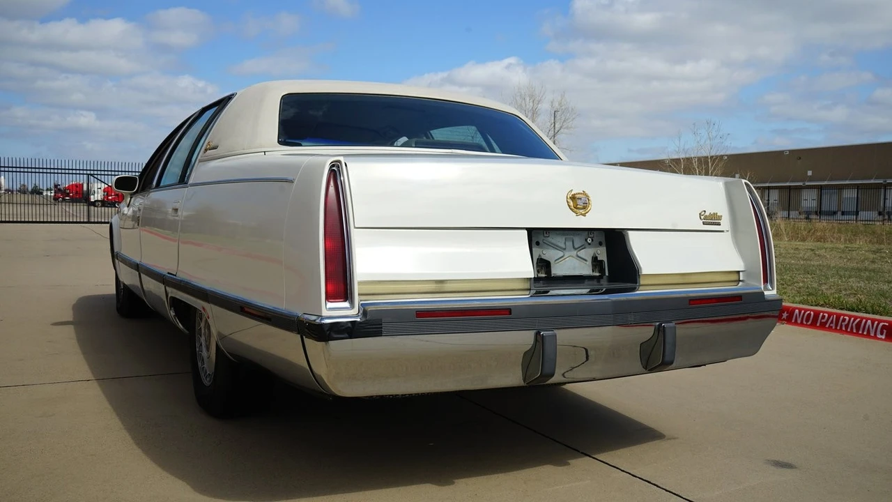 1993 Cadillac Fleetwood - Image 11 of 12