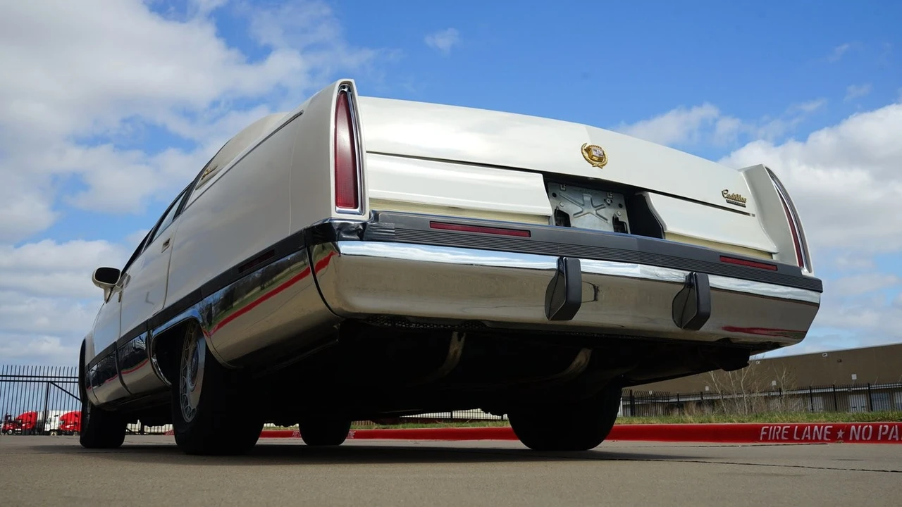 1993 Cadillac Fleetwood - Image 12 of 12