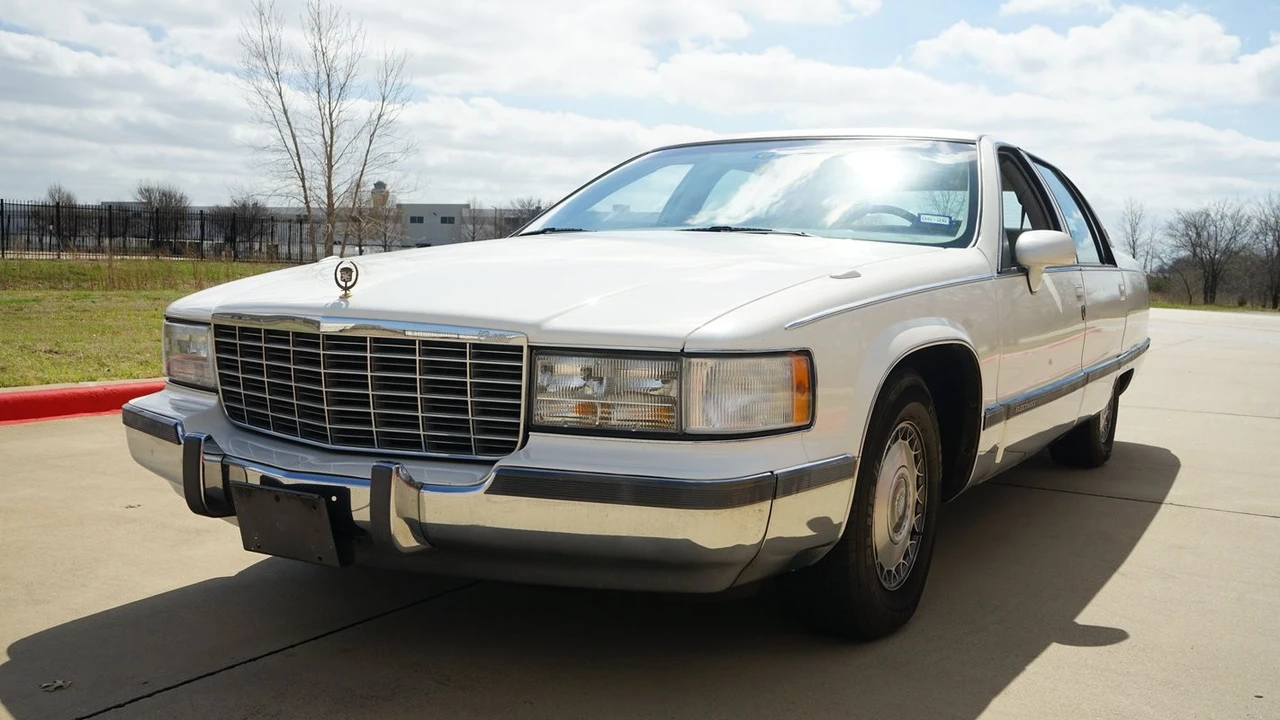 1993 Cadillac Fleetwood - Image 4 of 12
