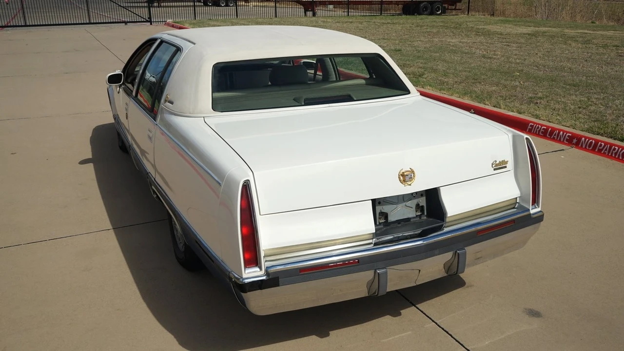 1993 Cadillac Fleetwood - Image 10 of 12