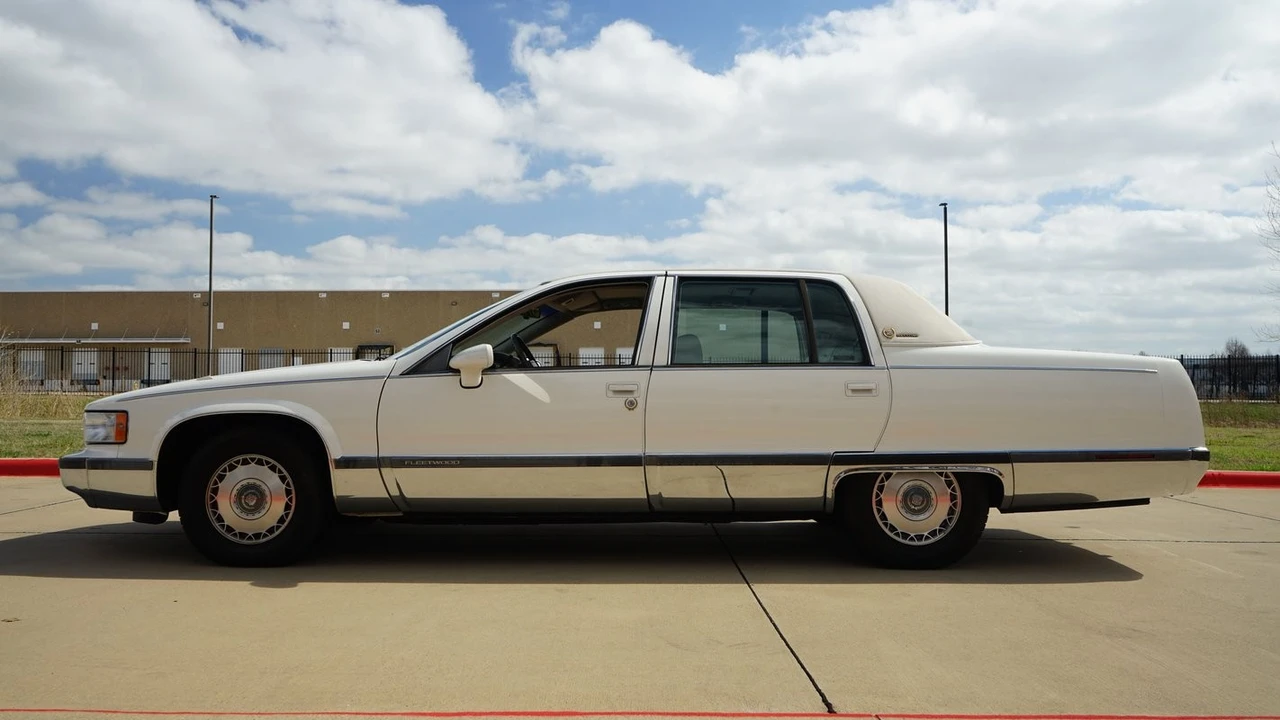1993 Cadillac Fleetwood - Image 8 of 12