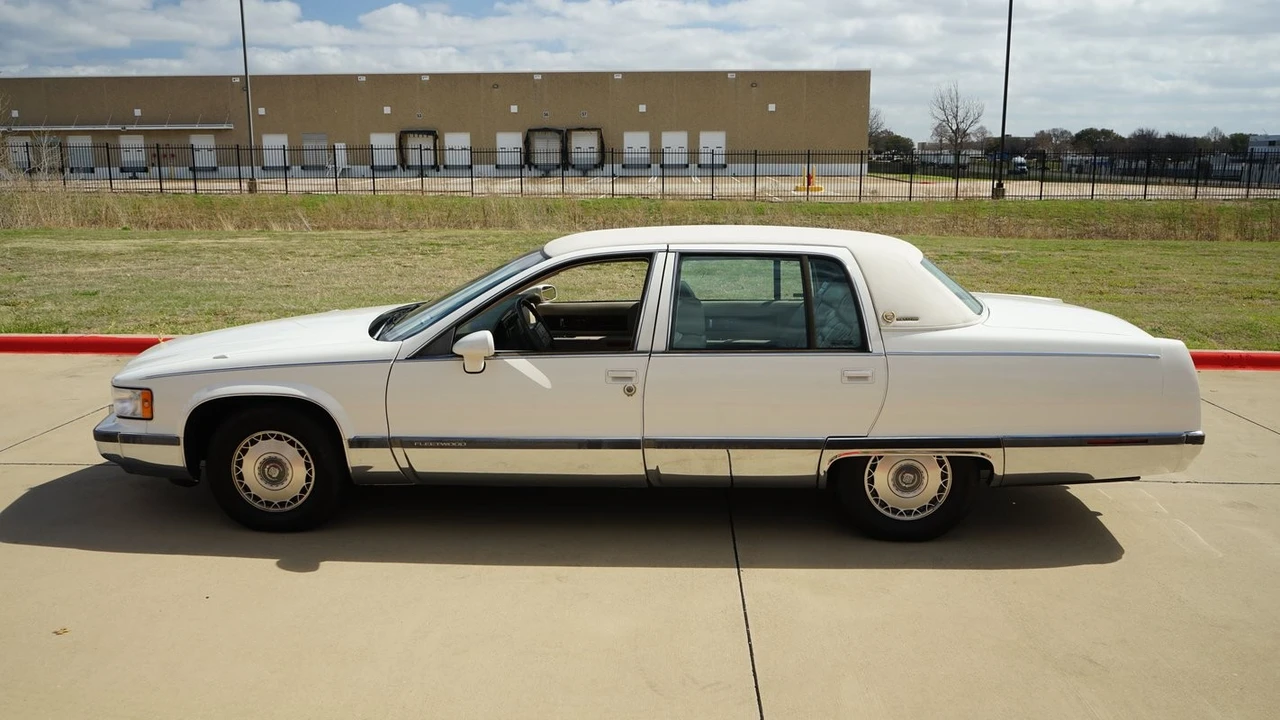 1993 Cadillac Fleetwood - Image 6 of 12