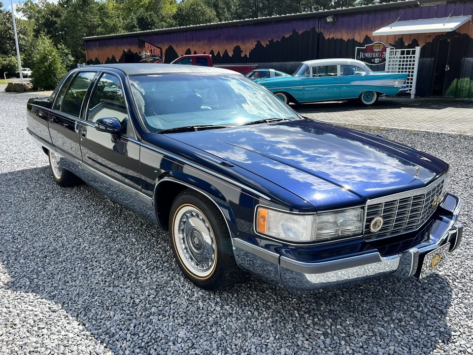 1993 Cadillac Fleetwood - Image 12 of 31