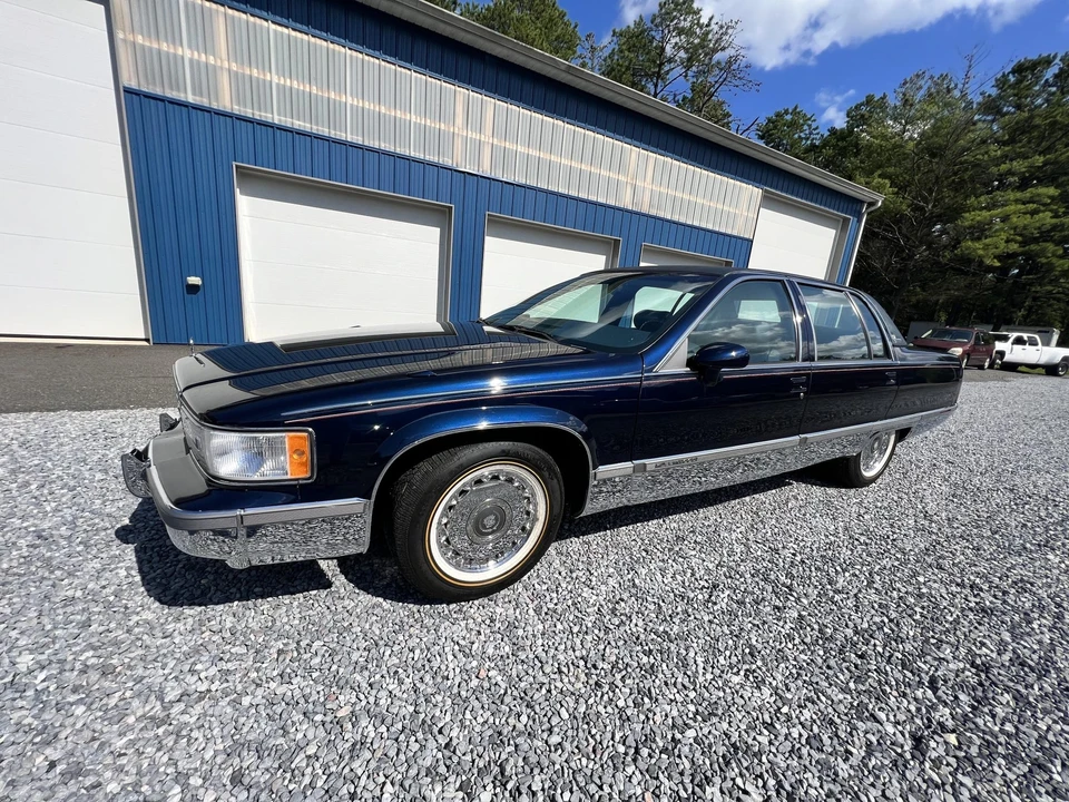 1993 Cadillac Fleetwood - Image 4 of 31