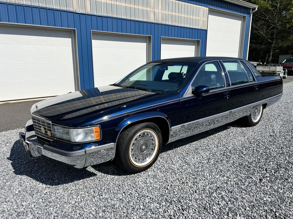 1993 Cadillac Fleetwood - Image 3 of 31