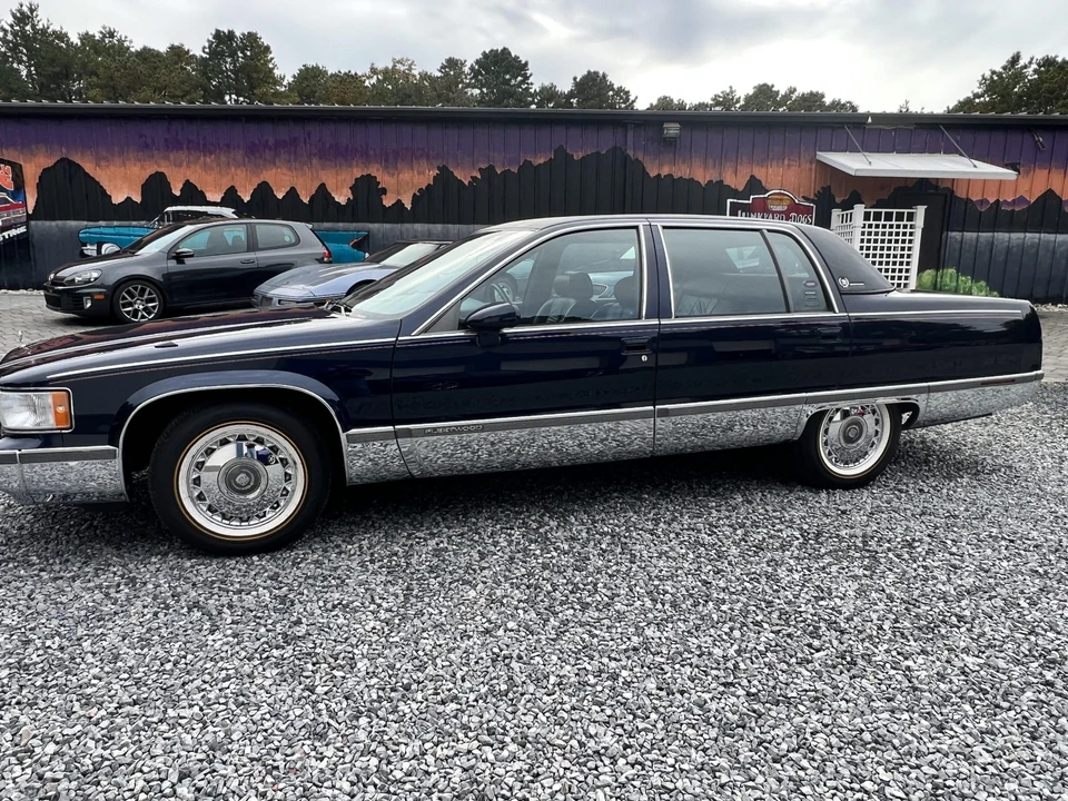 1993 Cadillac Fleetwood - Image 18 of 31