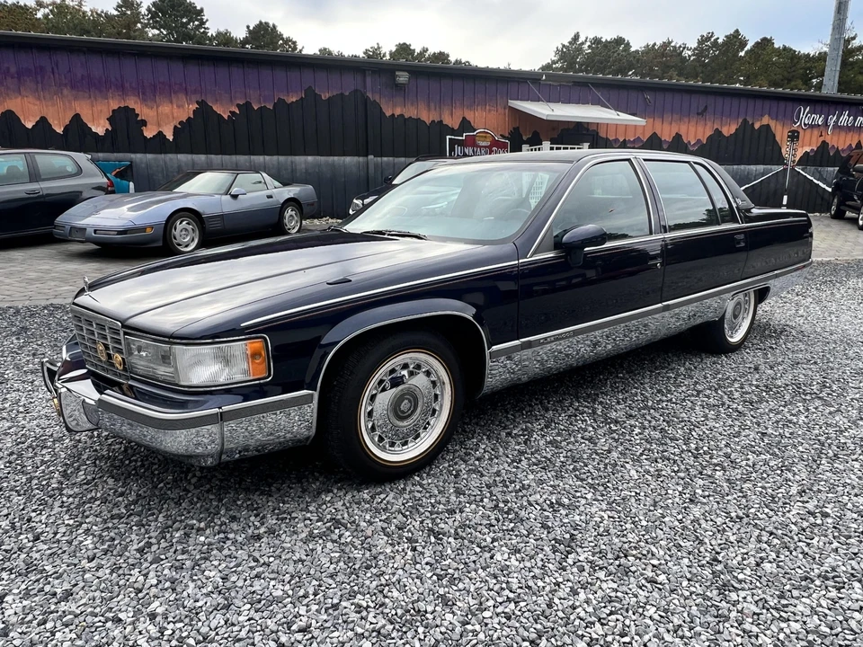 1993 Cadillac Fleetwood - Image 17 of 31