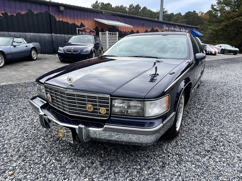 1993 Cadillac Fleetwood - Image 16 of 31