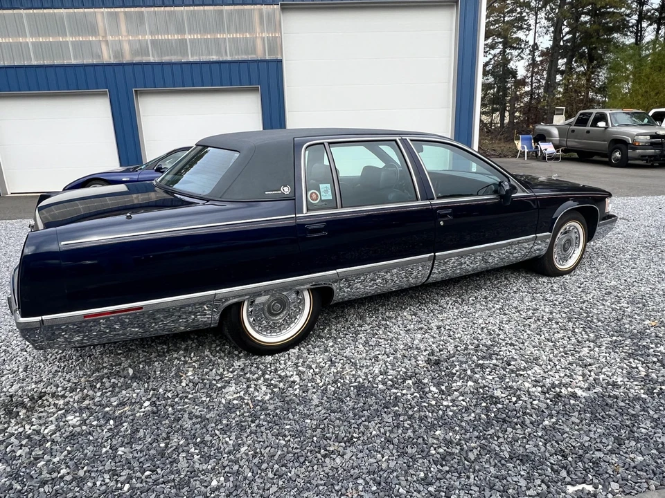 1993 Cadillac Fleetwood - Image 10 of 31