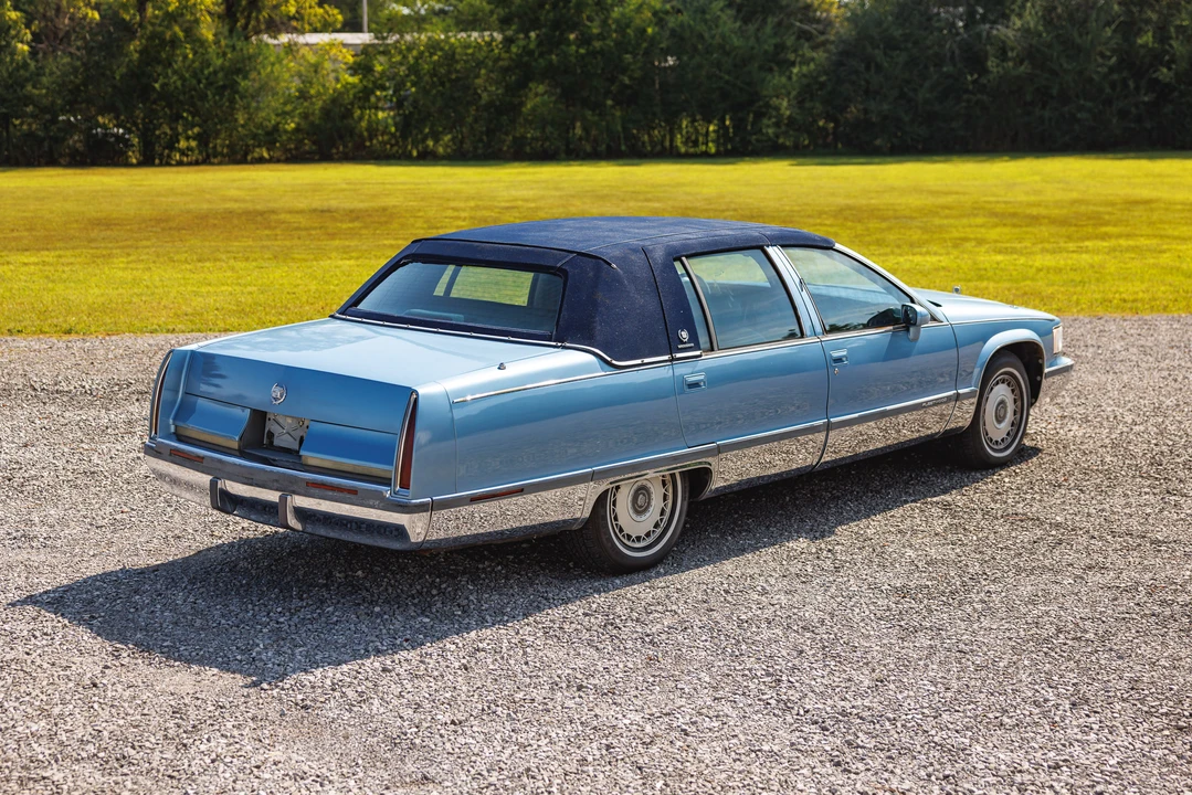 1993 Cadillac Fleetwood - Image 11 of 31