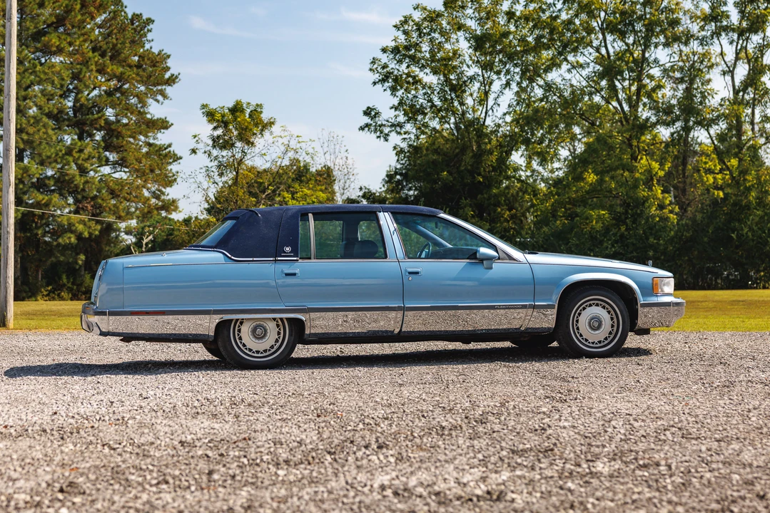 1993 Cadillac Fleetwood - Image 12 of 31