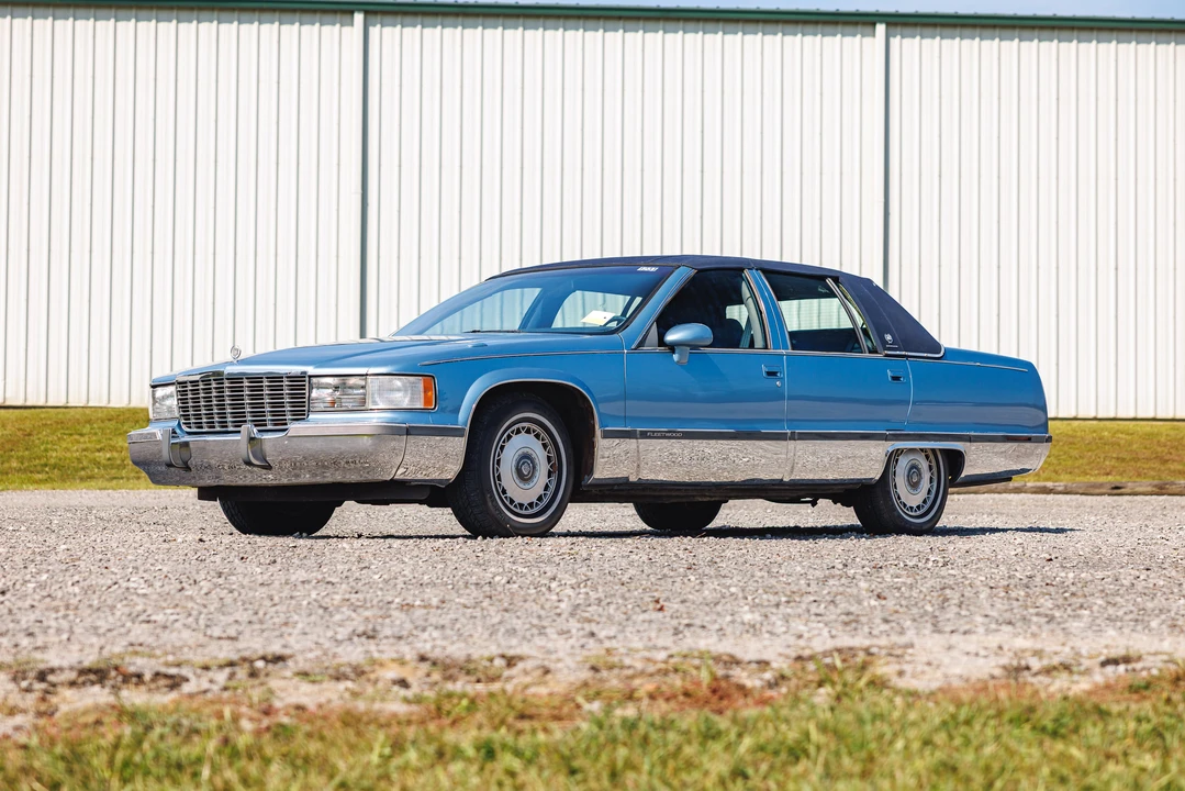 1993 Cadillac Fleetwood - Image 2 of 31