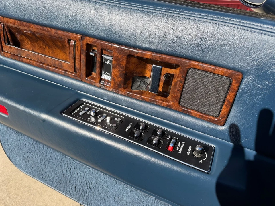 1993 Cadillac Fleetwood - Image 10 of 21