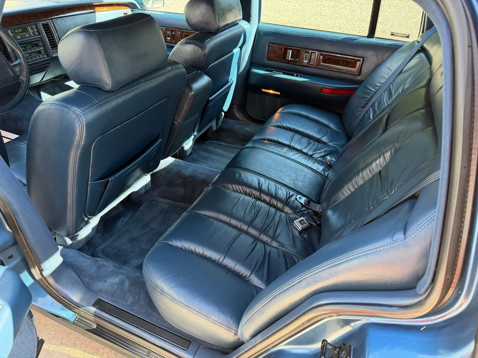 1993 Cadillac Fleetwood - Image 12 of 21