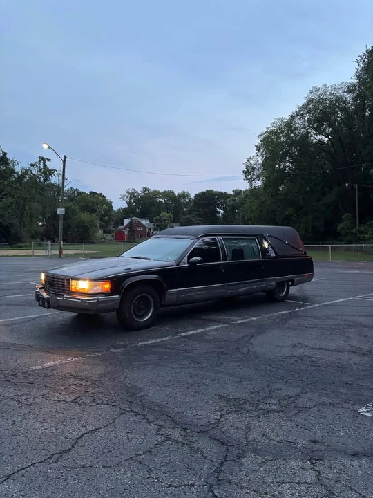 1993 Cadillac Fleetwood - Image 2 of 8