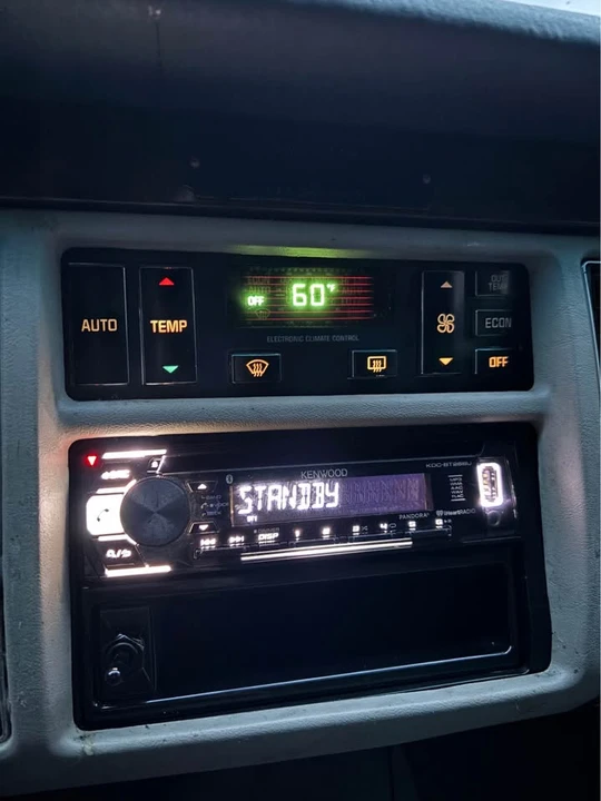 1993 Cadillac Fleetwood - Image 6 of 8