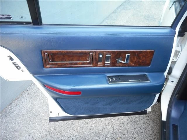 1993 Cadillac Fleetwood - Image 17 of 21