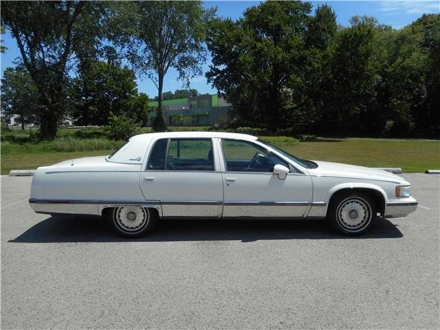 1993 Cadillac Fleetwood - Image 2 of 21