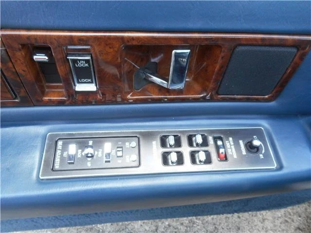 1993 Cadillac Fleetwood - Image 15 of 21