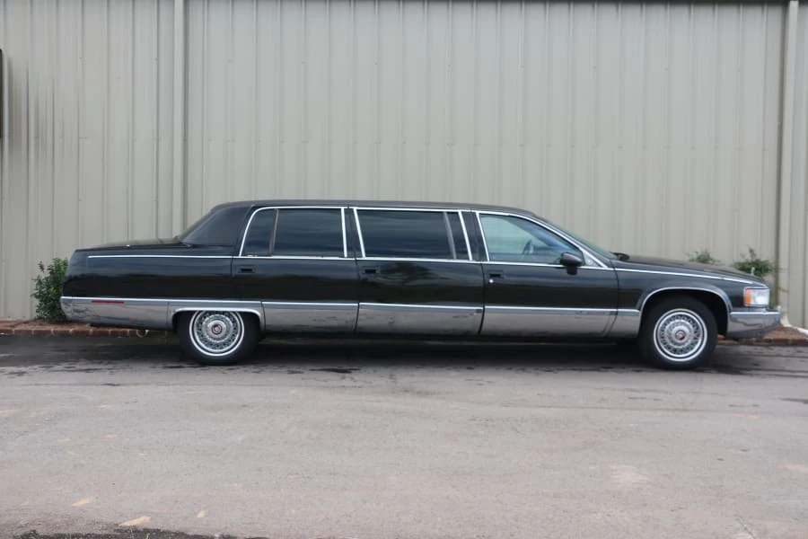 1993 Cadillac Fleetwood - Image 2 of 12