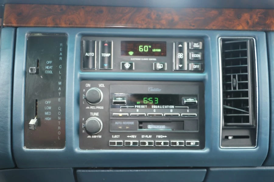 1993 Cadillac Fleetwood - Image 6 of 12