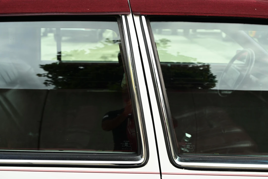 1993 Cadillac DeVille 6th Gen - Image 30 of 31