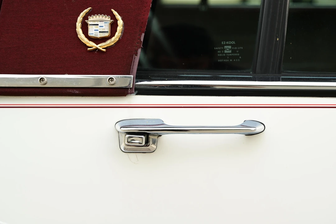 1993 Cadillac DeVille 6th Gen - Image 29 of 31