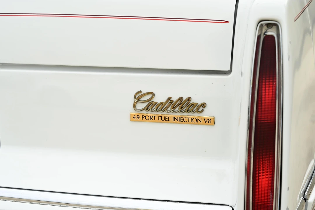1993 Cadillac DeVille 6th Gen - Image 26 of 31