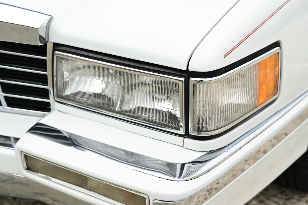 1993 Cadillac DeVille 6th Gen - Image 12 of 31