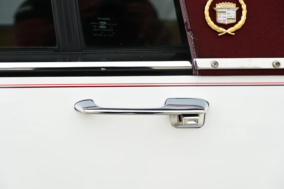 1993 Cadillac DeVille 6th Gen - Image 18 of 31