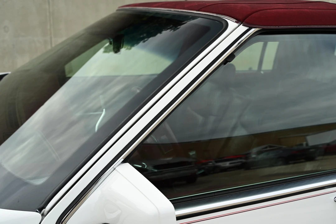 1993 Cadillac DeVille 6th Gen - Image 14 of 31