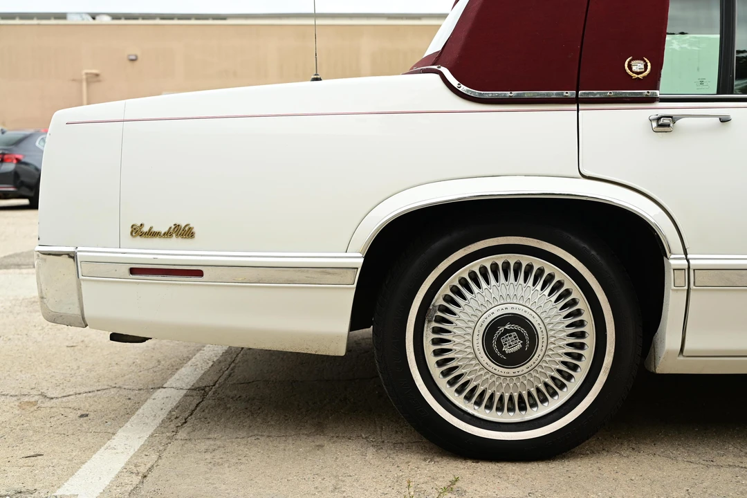 1993 Cadillac DeVille 6th Gen - Image 28 of 31