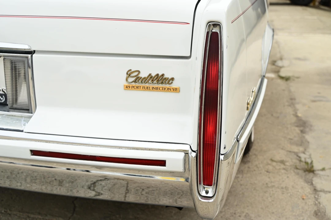1993 Cadillac DeVille 6th Gen - Image 25 of 31