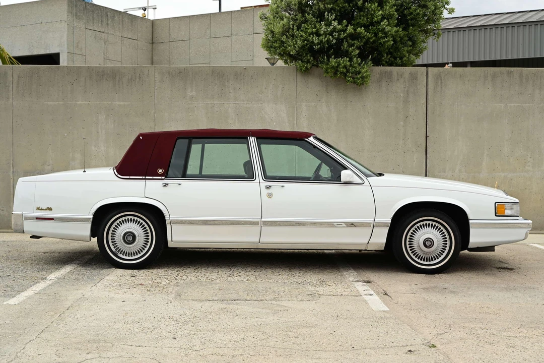 1993 Cadillac DeVille 6th Gen - Image 3 of 31
