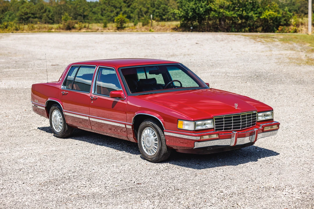 1993 Cadillac DeVille 6th Gen - Image 15 of 31