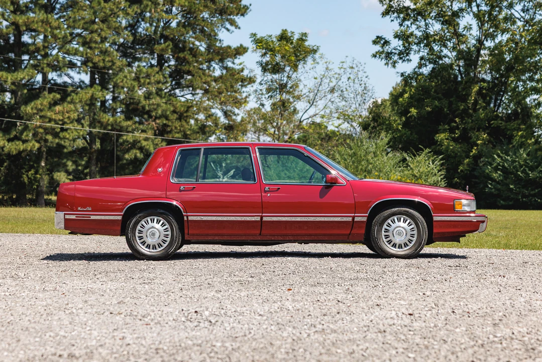 1993 Cadillac DeVille 6th Gen - Image 13 of 31