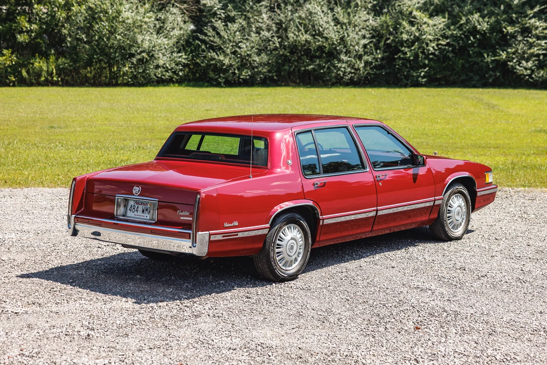 1993 Cadillac DeVille 6th Gen - Image 12 of 31