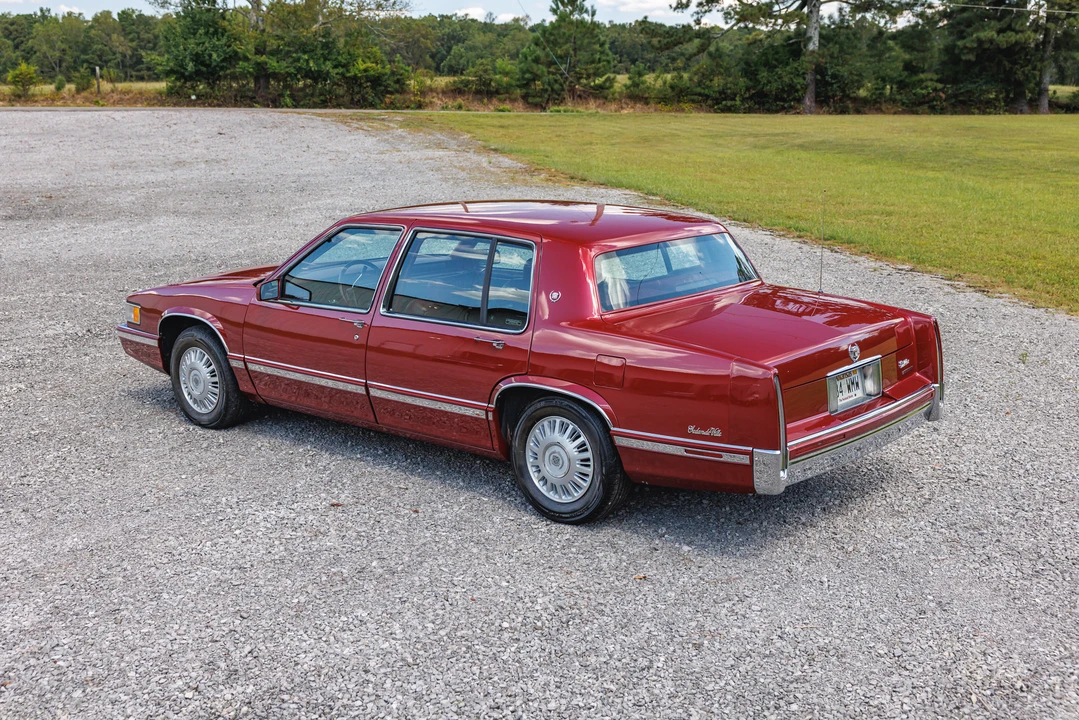 1993 Cadillac DeVille 6th Gen - Image 8 of 31