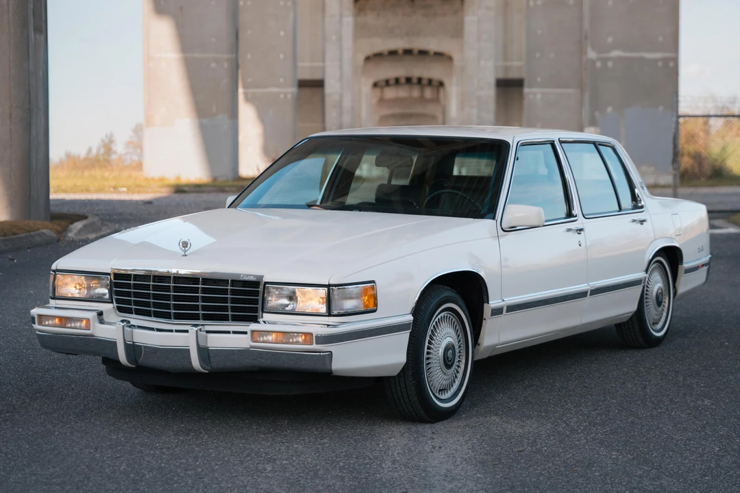 1993 Cadillac DeVille 6th Gen - Image 2 of 31