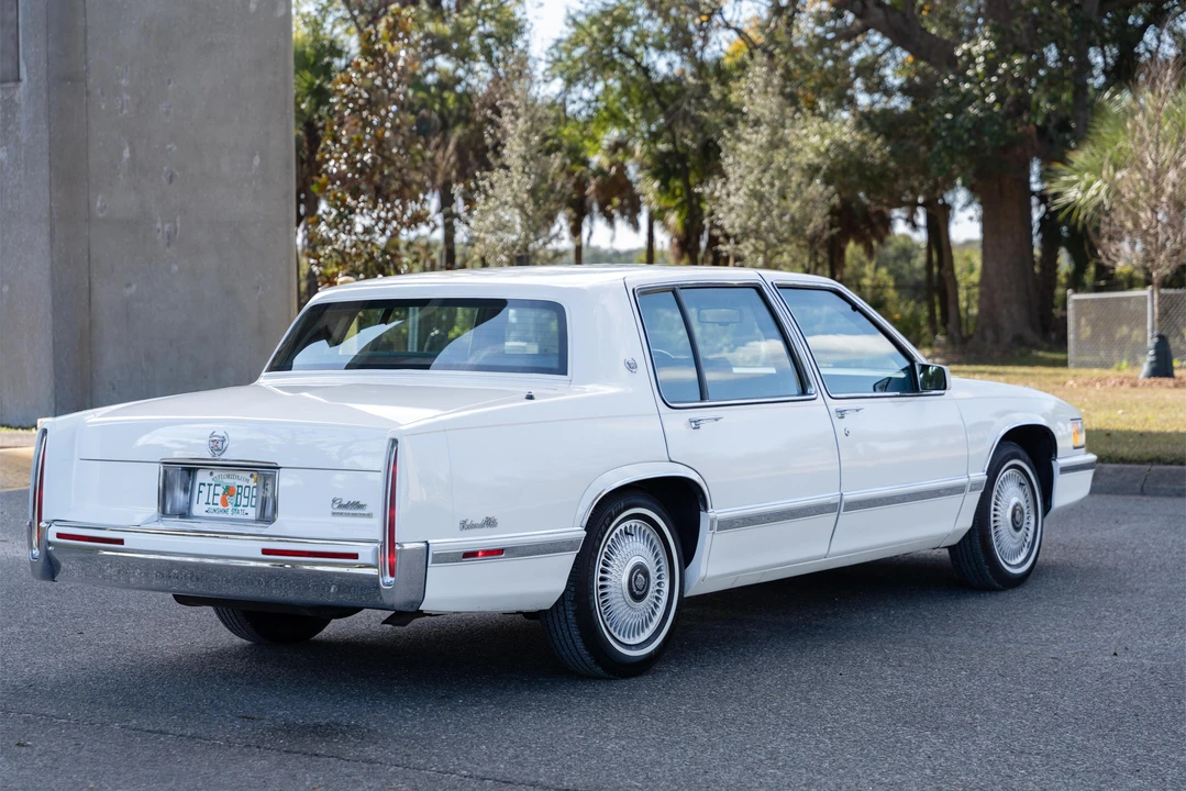 1993 Cadillac DeVille 6th Gen - Image 4 of 31