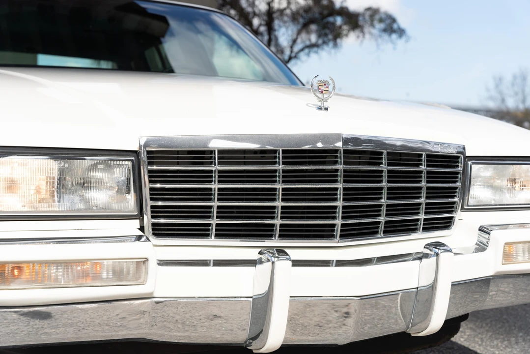 1993 Cadillac DeVille 6th Gen - Image 19 of 31