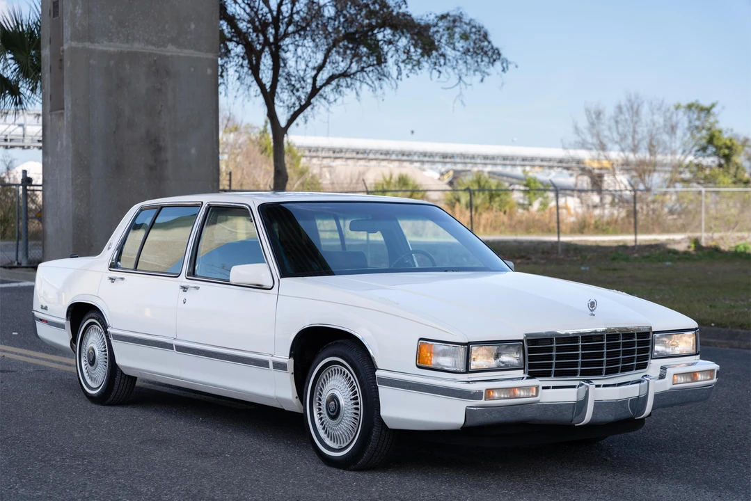 1993 Cadillac DeVille 6th Gen - Image 12 of 31