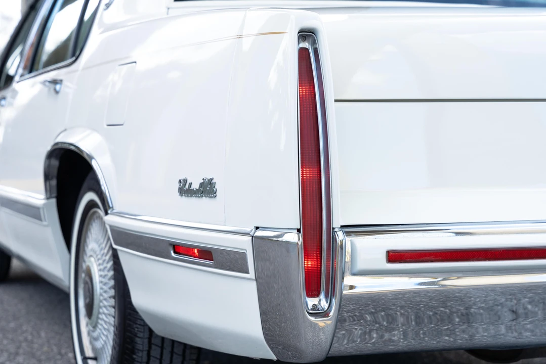 1993 Cadillac DeVille 6th Gen - Image 30 of 31