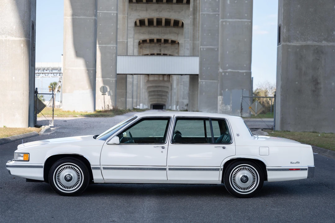 1993 Cadillac DeVille 6th Gen - Image 3 of 31