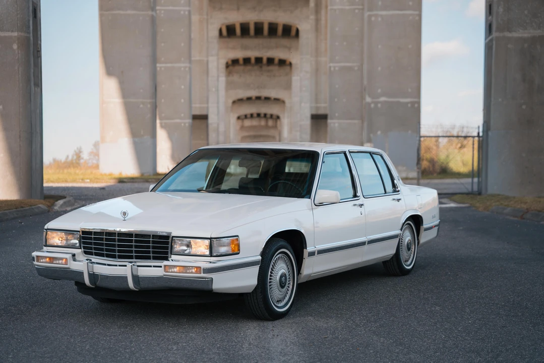 1993 Cadillac DeVille 6th Gen - Image 7 of 31