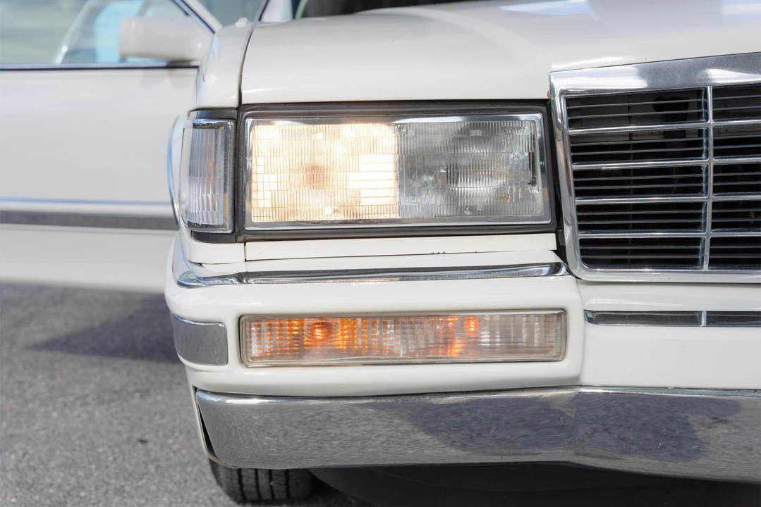 1993 Cadillac DeVille 6th Gen - Image 18 of 31