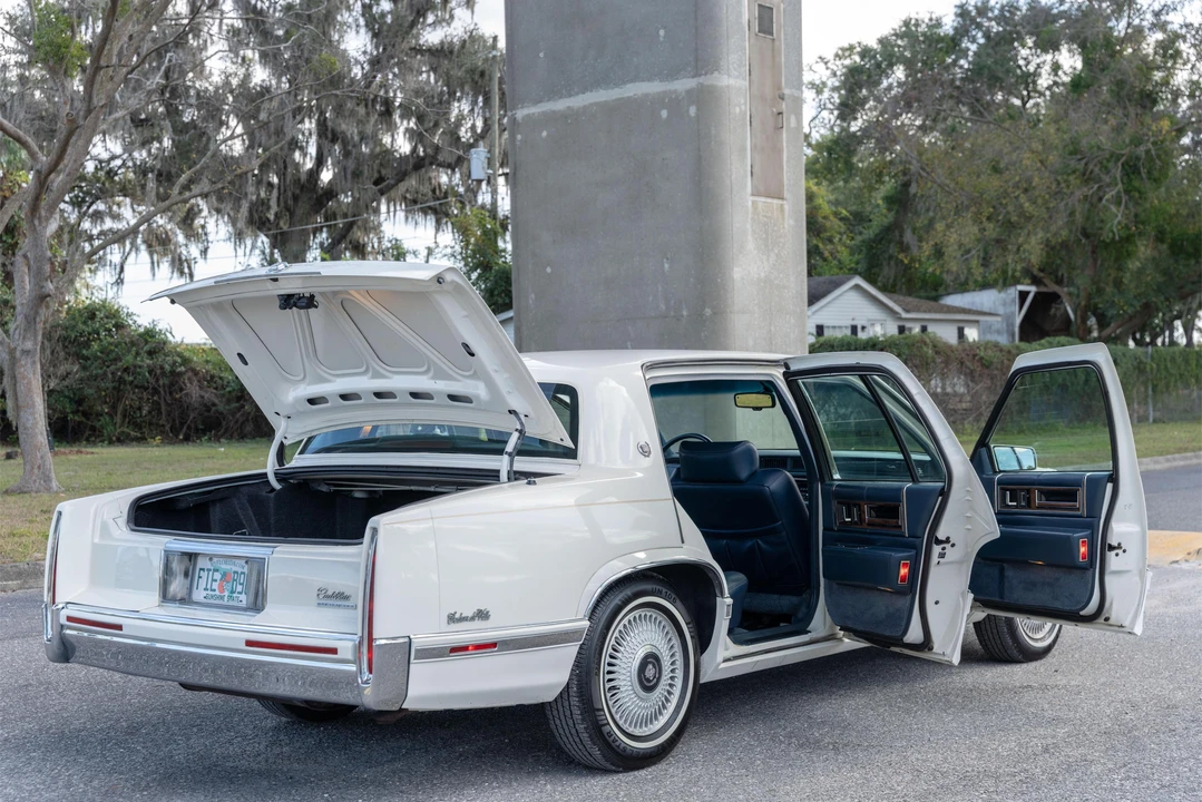 1993 Cadillac DeVille 6th Gen - Image 17 of 31
