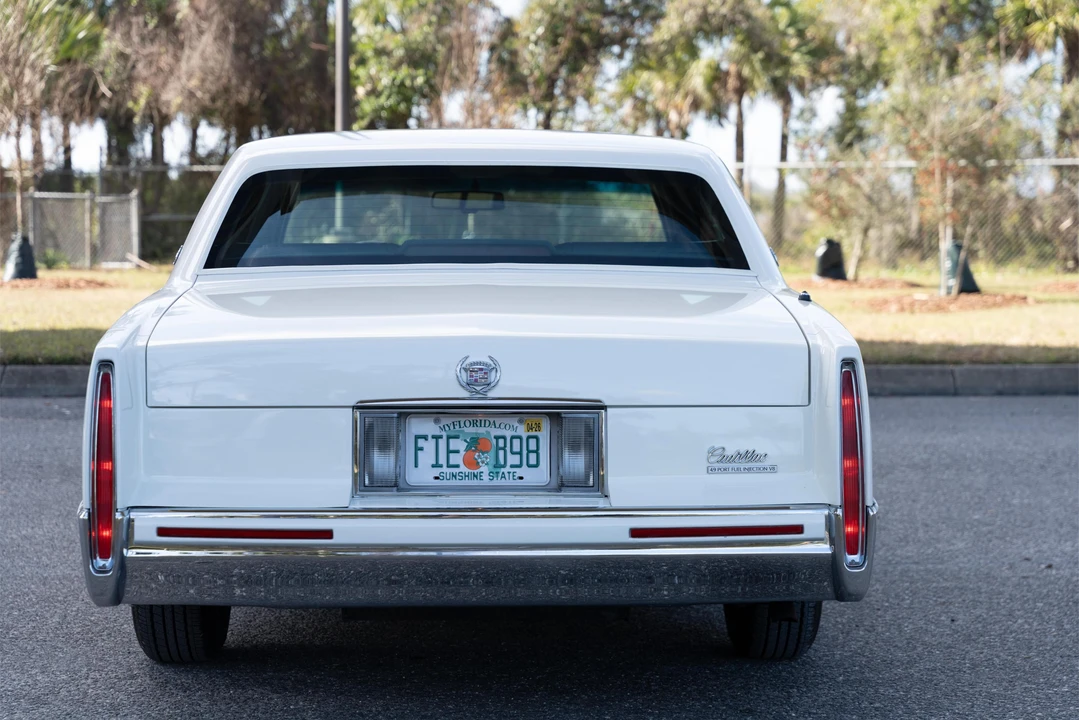 1993 Cadillac DeVille 6th Gen - Image 9 of 31